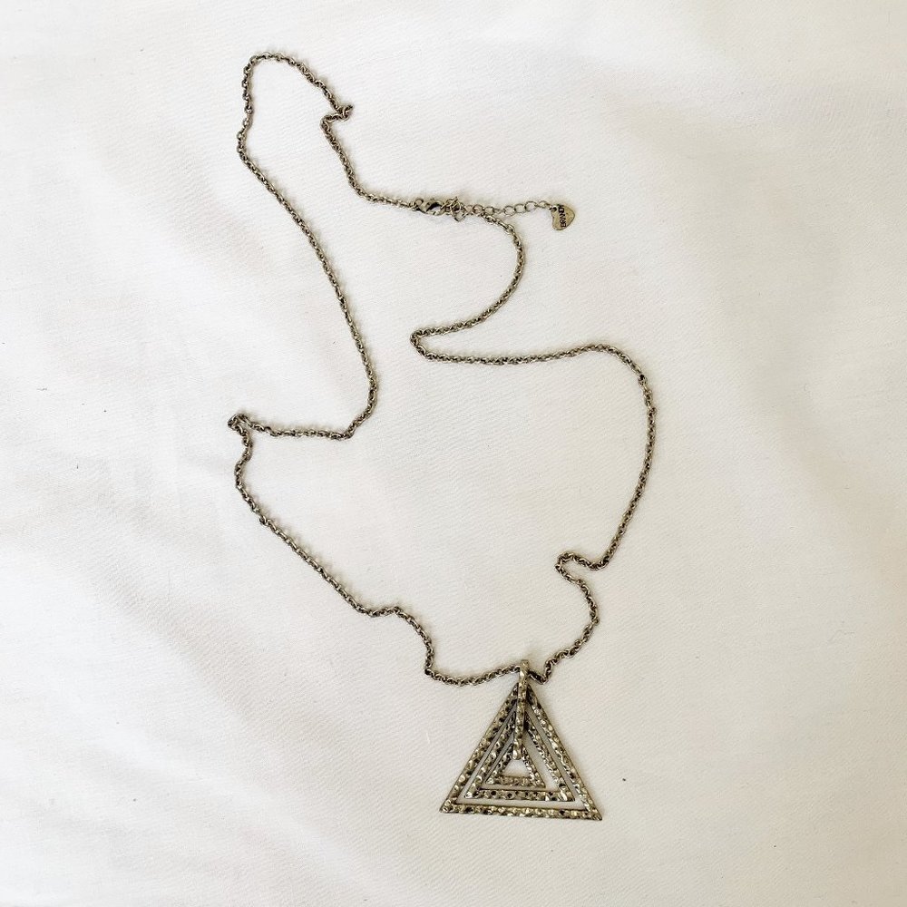 BRANDY MELVILLE | LONG SILVER TRIANGLE NECKLACE